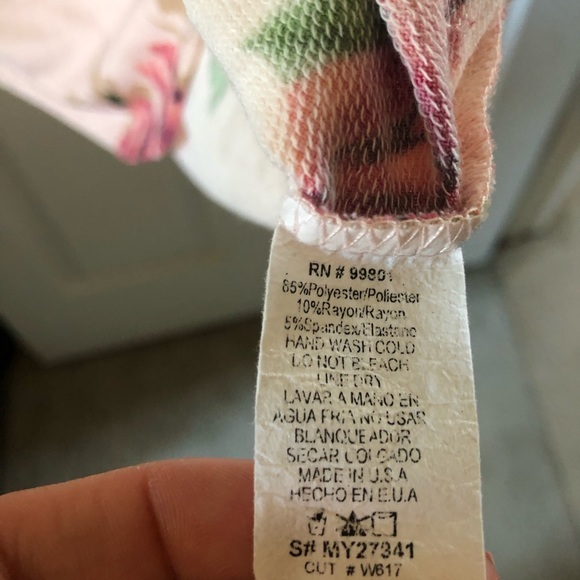 🌼Ladies floral side tie top! Cute for spring! - Picture 4 of 4